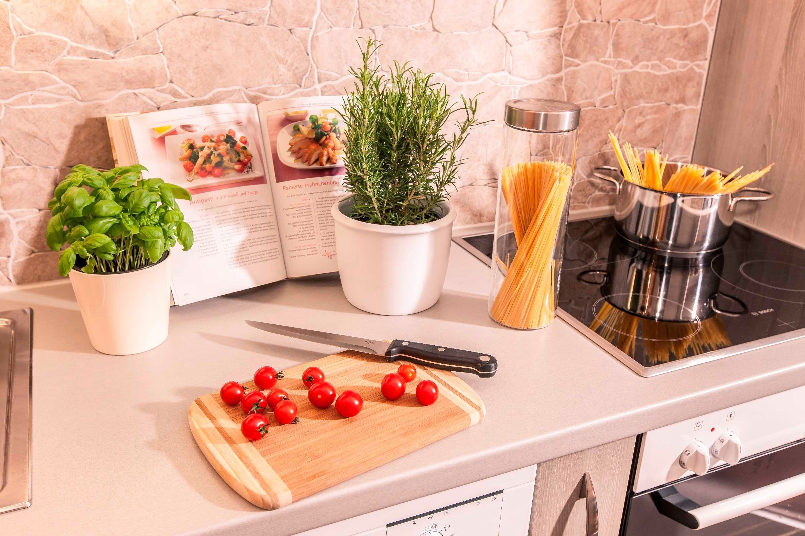 Fridge, oven, dishwasher, coffee/tea maker