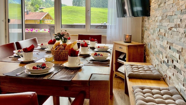 Dining - Eagle's eye view - HUBERTUSHOF (Jungholz)