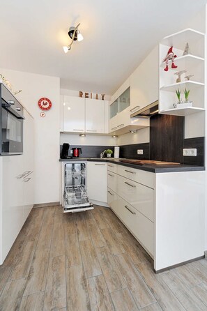 Refrigerador, microondas, horno, cafetera/tetera