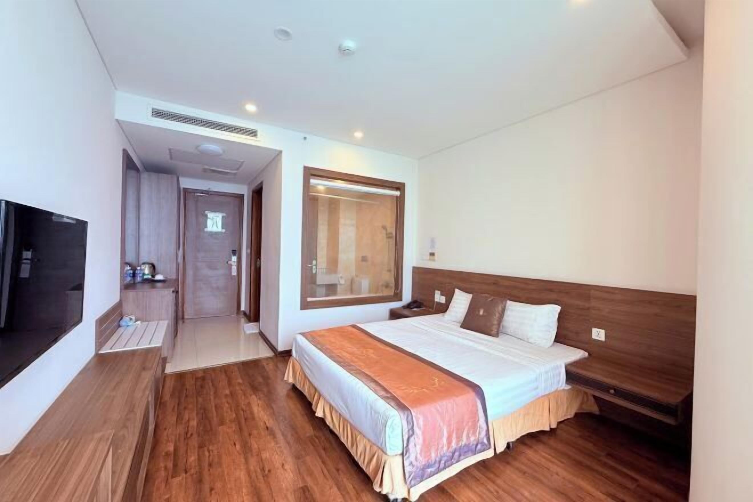 Premium bedding, minibar, in-room safe, desk