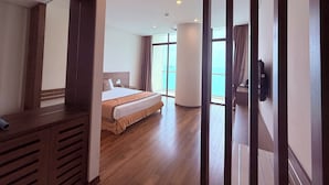 Phòng đôi Premium, 1 giường cỡ queen, quang cảnh biển | Bộ đồ giường cao cấp, minibar, két bảo mật tại phòng, bàn 