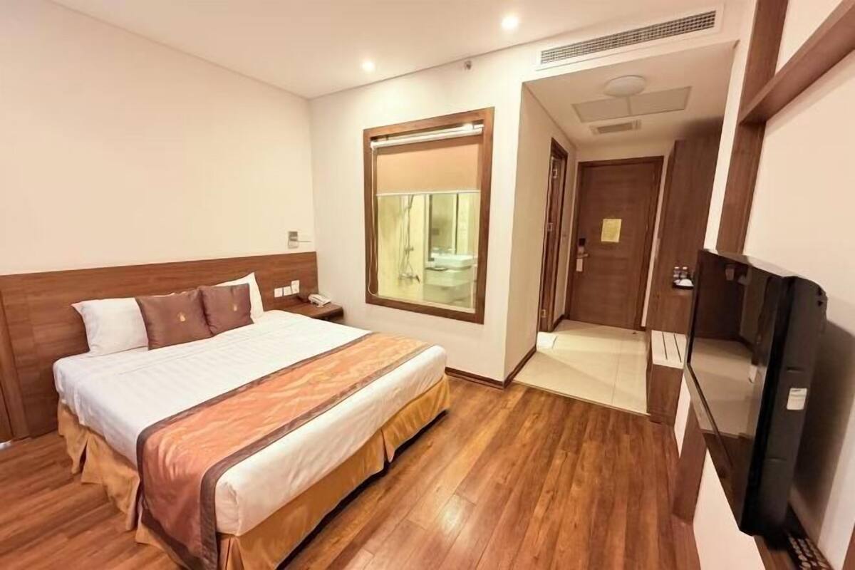 Luxe beddengoed, een minibar, een kluis op de kamer, een bureau