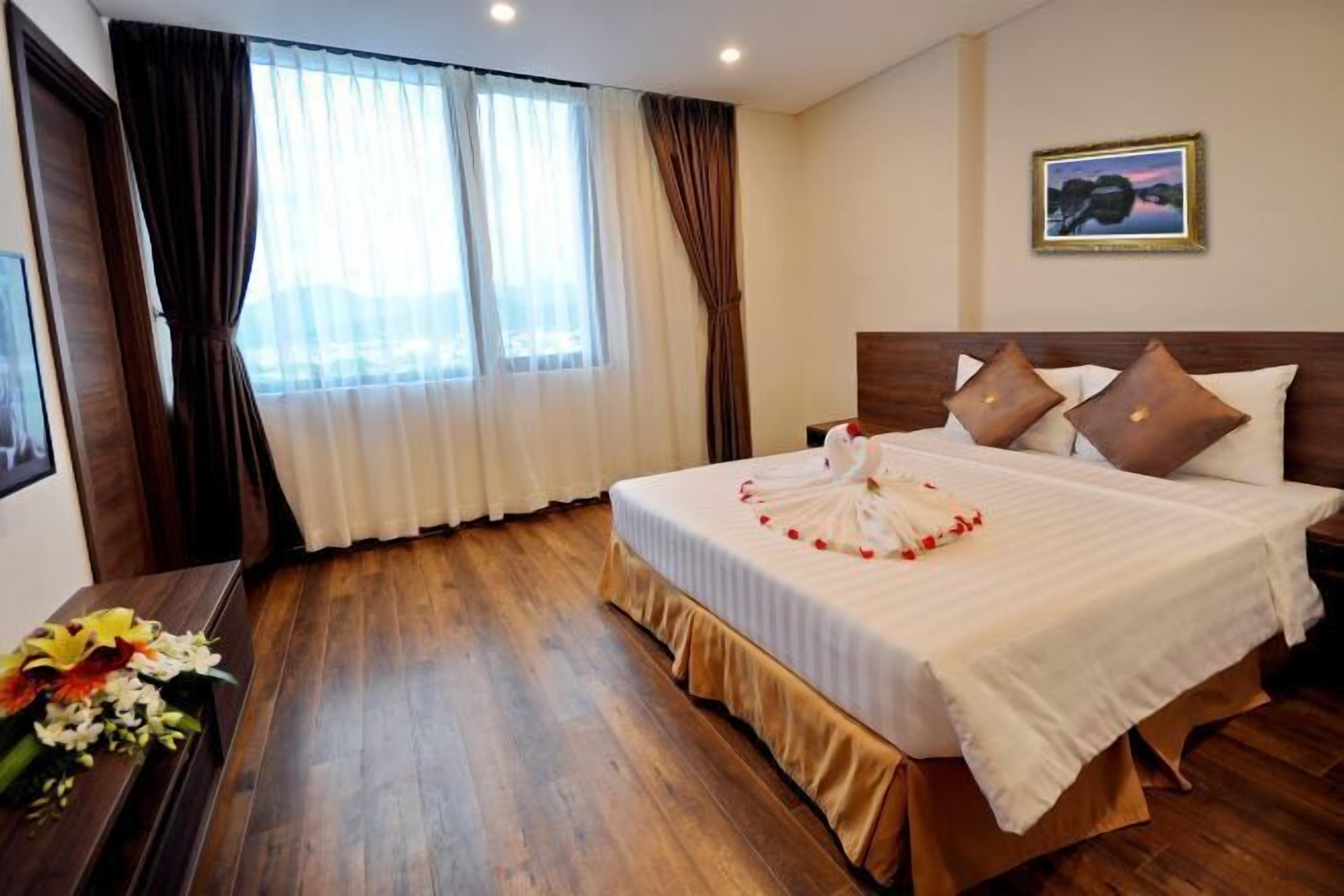 Premium bedding, minibar, in-room safe, desk