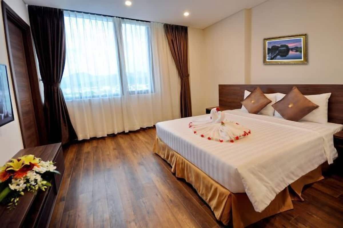 Premium bedding, minibar, in-room safe, desk