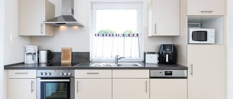 Refrigerador, microondas, horno, lavavajillas