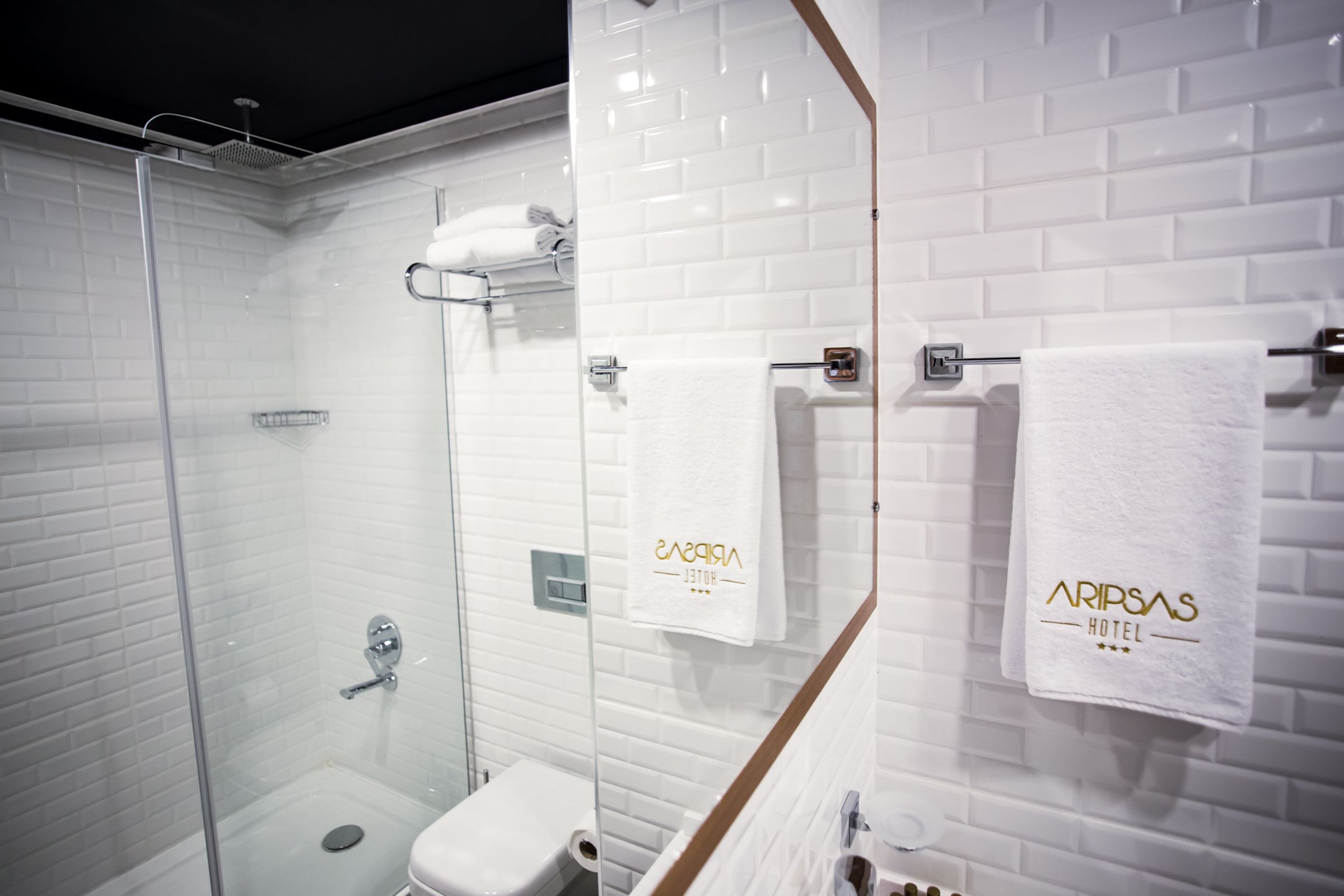 standard triple room | bathroom | free toiletries, hair dryer, slippers, towels