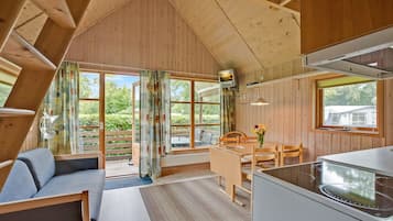 Luxury Cabin, Private Bathroom | Living area