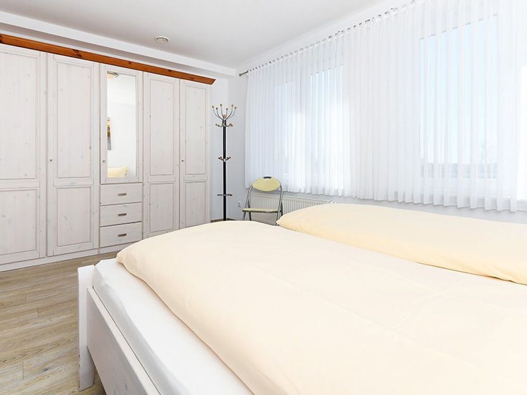 3 slaapkamers, een bureau, reisbedje