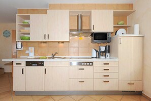 冷蔵庫、電子レンジ、食器洗い機、コーヒー / ティーメーカー