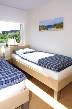 2 bedrooms, travel crib, WiFi