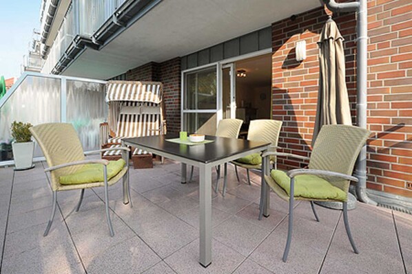 Outdoor dining - Apartment Friesen-Chalet - North Sea Garden Terrassien (Esens)