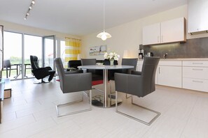 Unclassified image, 5 of 17, button