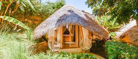 Bungalow with Air Conditioning | 1 bedroom, minibar, in-room safe, desk
