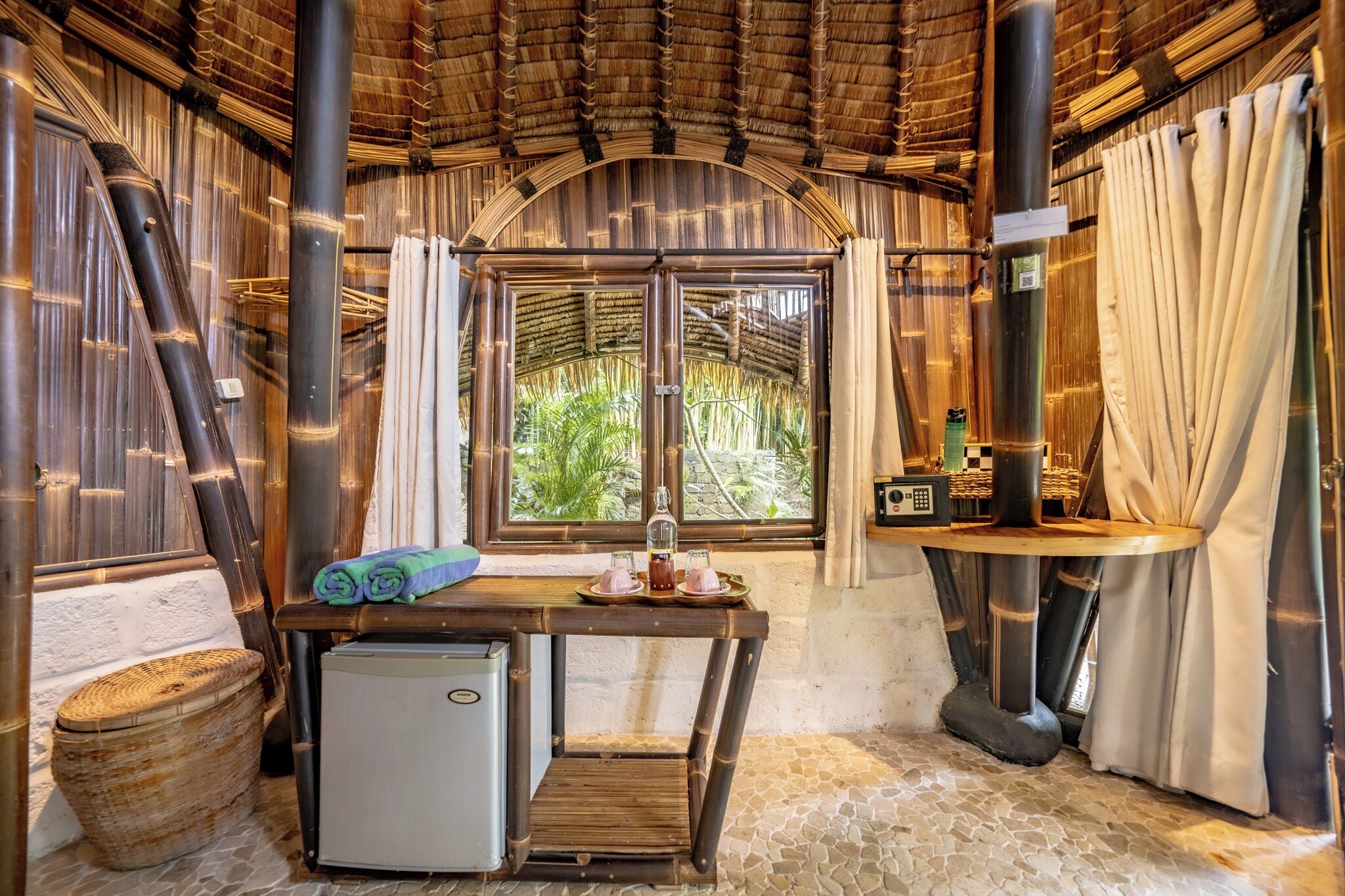 Semi-Open Bungalow | Minibar, in-room safe, desk, free WiFi