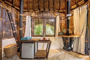 Semi-Open Bungalow | 迷你吧、客房内保险箱、办公桌、折叠床/加床（额外收费）