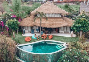 Hilltop Villa | Minibar, in-room safe, desk, WiFi (free)