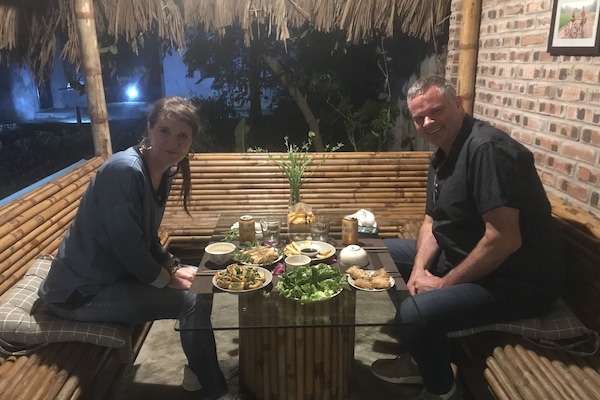 Café da manhã, almoço e jantar; culinária local