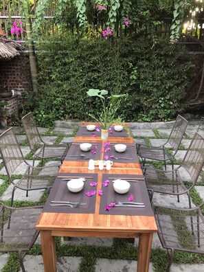 아침 식사, 점심 식사 및 저녁 식사 제공