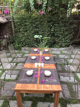 Se sirven desayunos, almuerzos y cenas; cocina local