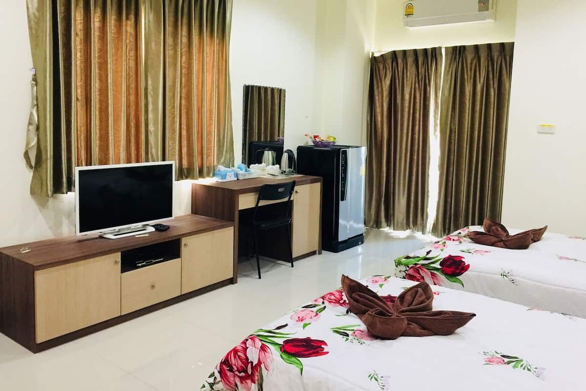 Minibar, desk, free WiFi