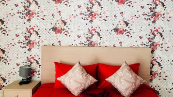 Deluxe King Room | Minibar, desk, free WiFi