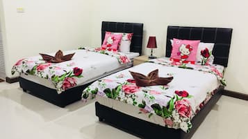 Habitación estándar con 2 camas individuales | Minibar, escritorio, camas extra y wifi gratis
