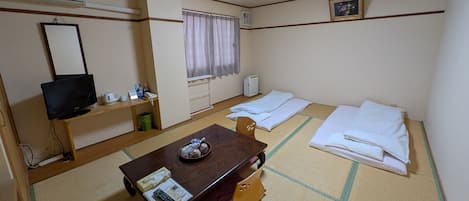 Chambre Tradition, salle de bains commune (Japanese Style with Private Toilet) | Coffres-forts dans les chambres, bureau, Wi-Fi gratuit