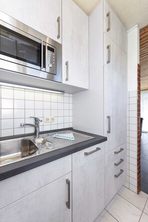 Kühlschrank, Mikrowelle, Ofen, Geschirrspüler
