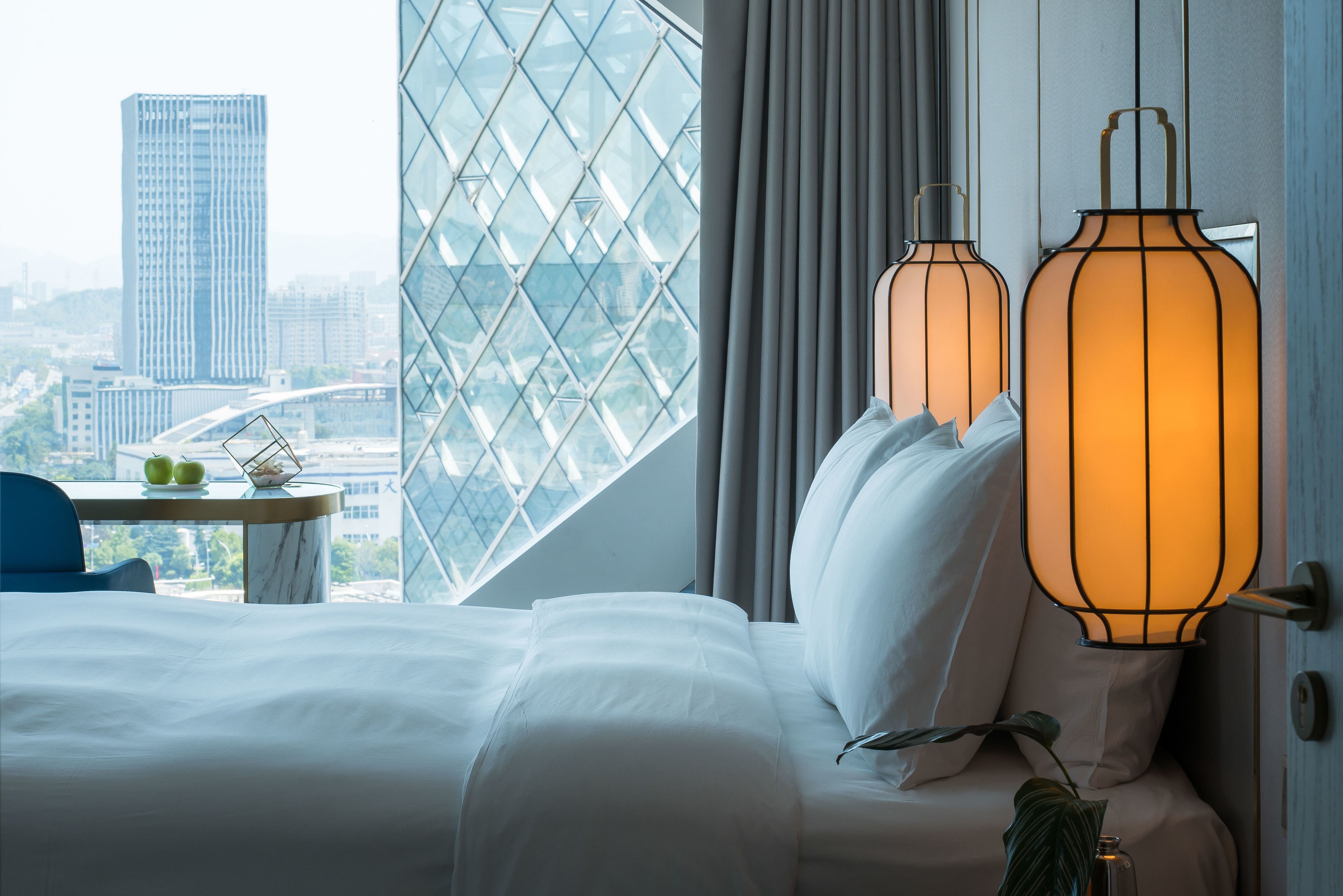 executive suite | minibar, in-room safe, desk, blackout curtains