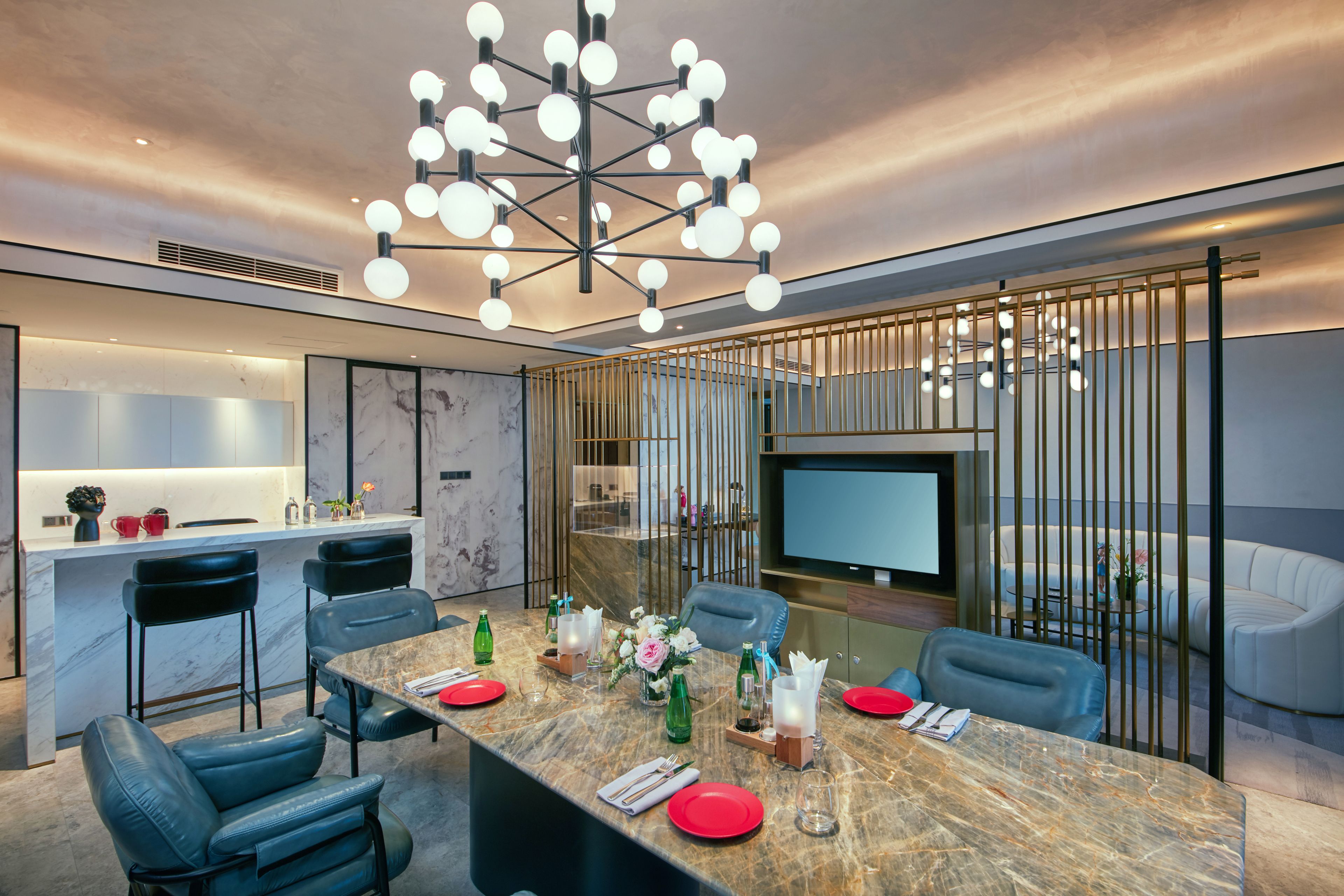 juntels suite | minibar, in-room safe, desk, blackout curtains