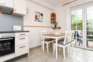 Kühlschrank, Mikrowelle, Ofen, Geschirrspüler