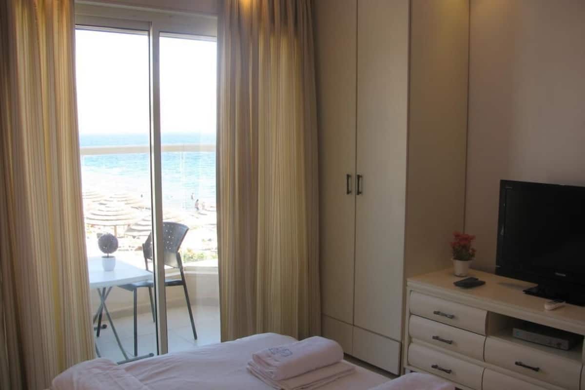 Minibar, desk, soundproofing, free WiFi