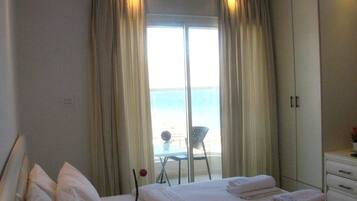 Minibar, desk, soundproofing, free WiFi