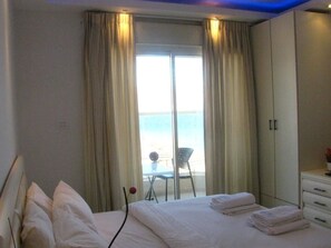 Minibar, desk, soundproofing, free WiFi