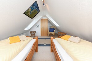2 bedrooms, travel crib, WiFi
