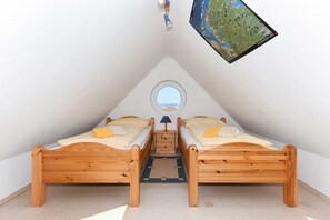 2 bedrooms, travel cot, WiFi