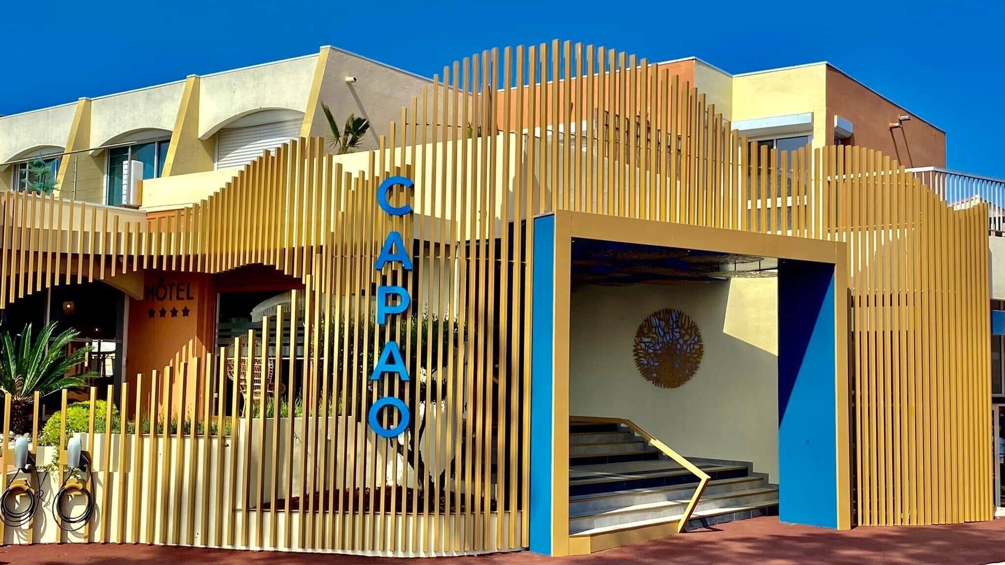 Vista frontal de la propiedad