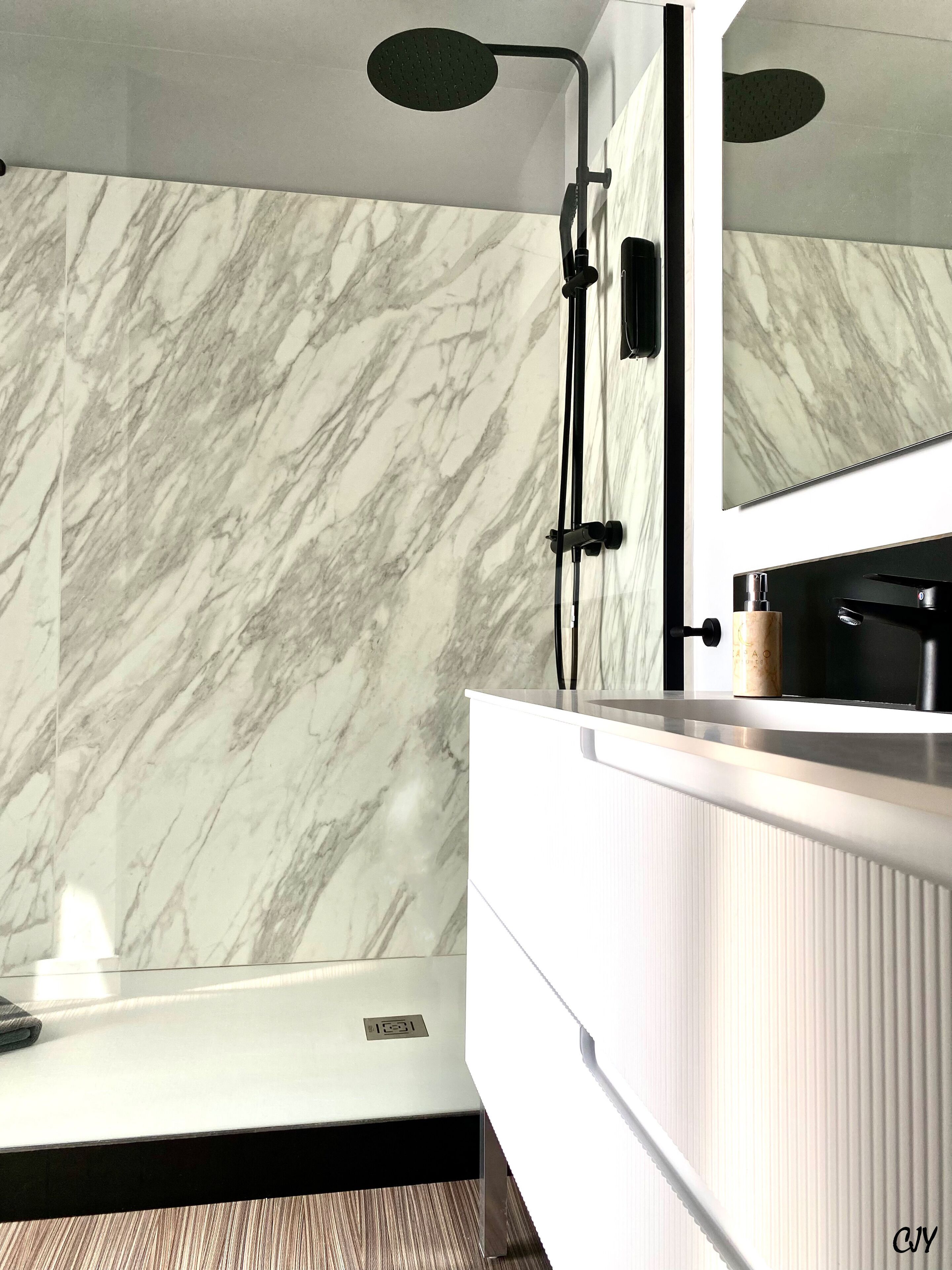 suite | bathroom | shower, free toiletries, hair dryer, towels