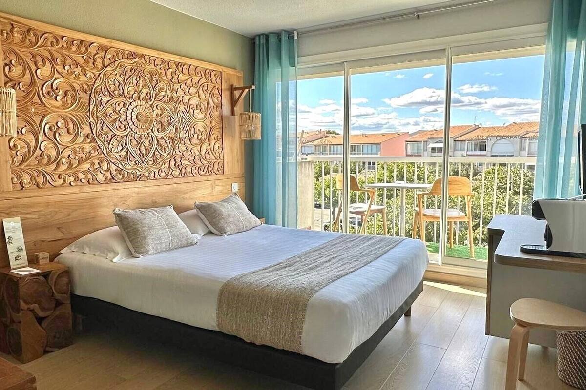 Classique | 1 bedroom, minibar, in-room safe, blackout drapes