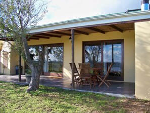 Comfort Cottage | Terrace/patio - Wild Clover Cottages (Stellenbosch)
