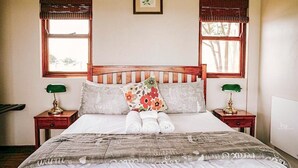 Wild Clover | 1 bedroom, premium bedding, WiFi (free), individually furnished - Wild Clover Cottages (Stellenbosch)
