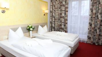 Schreibtisch, Verdunkelungsvorhänge, kostenloses WLAN, Bettwäsche