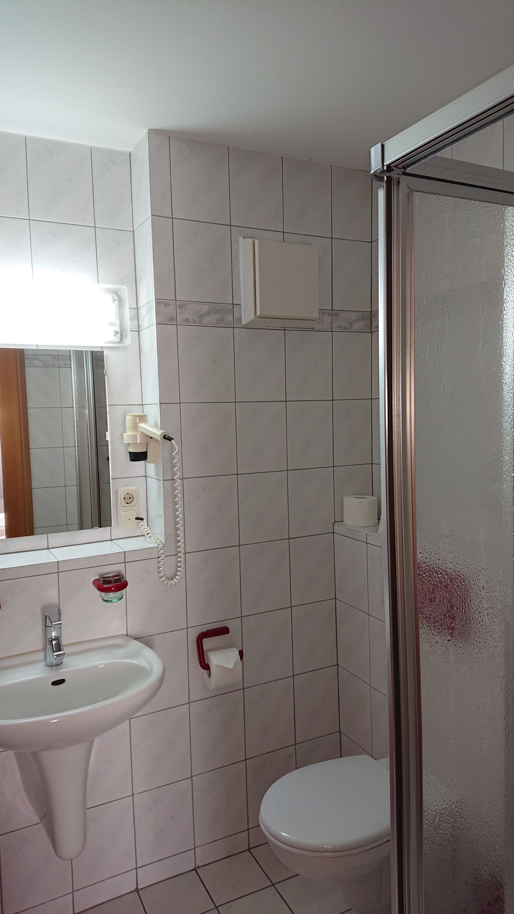 single room | bathroom | shower, towels