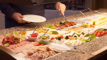 Tägliches Frühstücksbuffet (14.00 EUR pro Person)