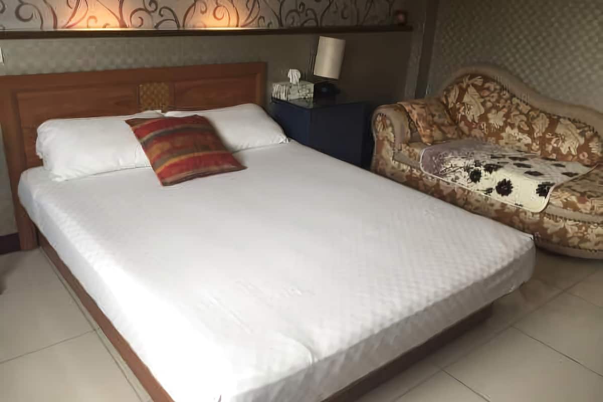 Quarto casal luxo | Individualmente mobiliados, escrivaninha