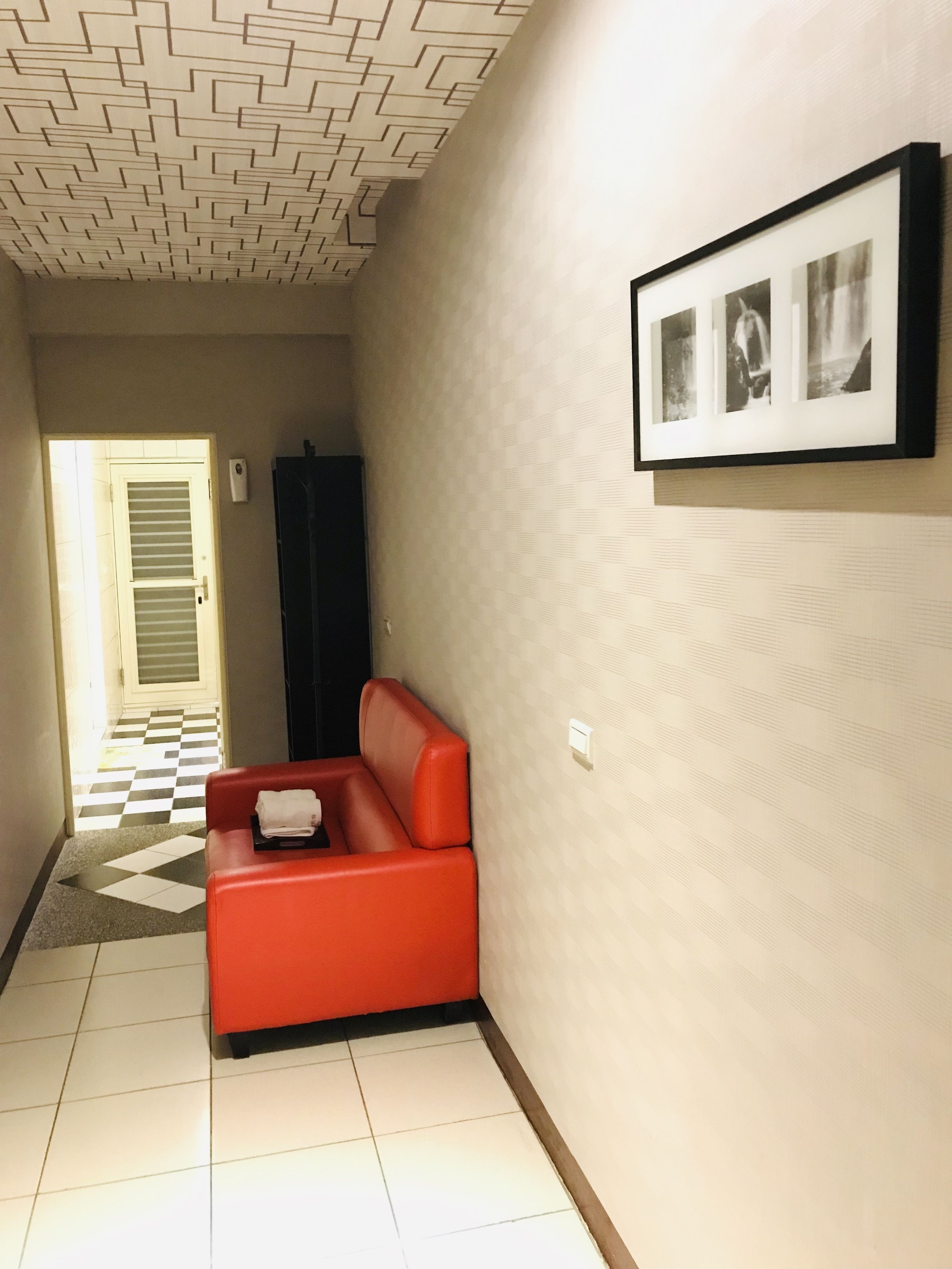 Neljän hengen standard-huone | Yksilöllisesti kalustettu, työpöytä