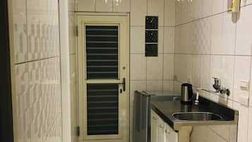 Frigorífico y hervidor eléctrico