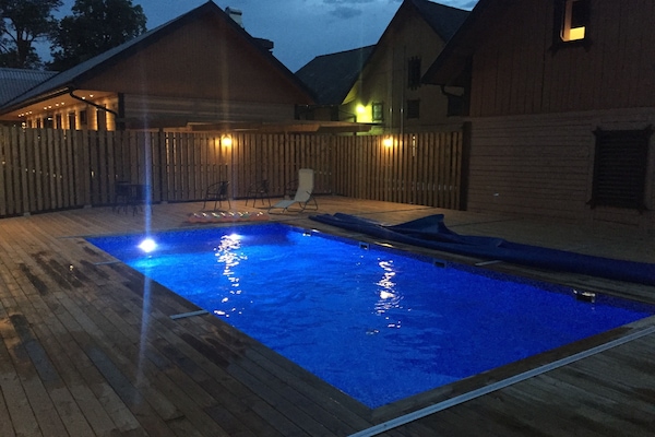 2 piscines a l'aire lliure