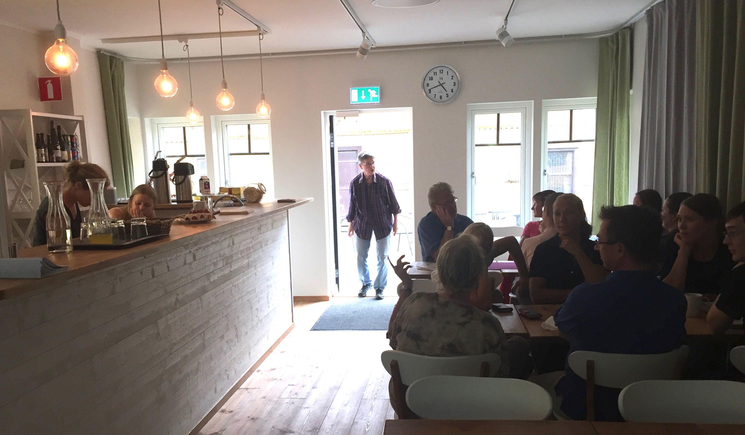 breakfast and dinner served, international cuisine