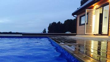 2 piscines extérieures